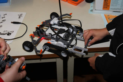La demanda de las clases de robótica ha crecido en los últimos años entre los estudiantes. ARCHIVO
