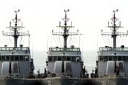 Varias fragatas surcoreanas se encontraban ayer en el Mar del Oeste