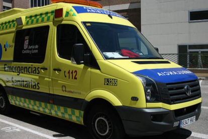 Fotografía de archivo de una ambulancia. DL