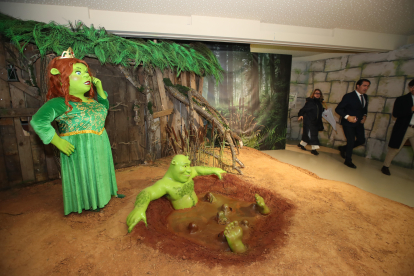 Fiona y Shrek reciben a los visitantes de 'Somos Cuento' en el Munic. ANA F. BARREDO