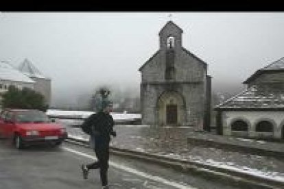 El ultrafondista de Villafranca del Bierzo, Miguel Martínez Basurko, comenzó el 23 de febrero el Camino de Santiago en con el fin de realizarlo corriendo en 12 días. Una lesión le apartó de su sueño en el octavo día.