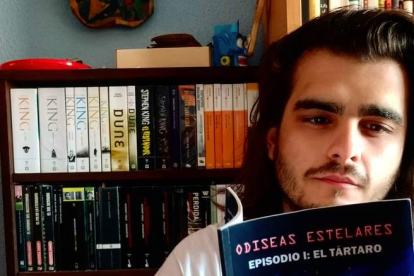 Daniel Casado, leonés de 24 años, se ha embarcado en una ambiciosa aventura literaria que encierra además de publicaciones, todo un mundo virtual y de juegos. DL