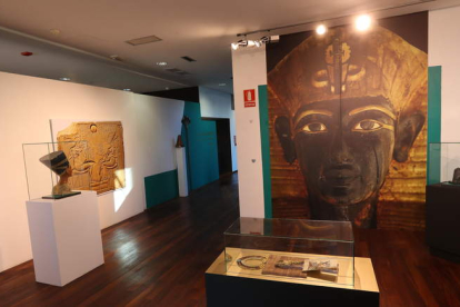 Detalle de una de las muchas exposiciones que ha acogido el museo de Cacabelos. L. DE LA MATA