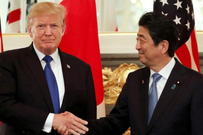 El presidente de EEUU, Donald Trump, y el primer ministro de Japón, Shinzo Abe, en Tokio.
