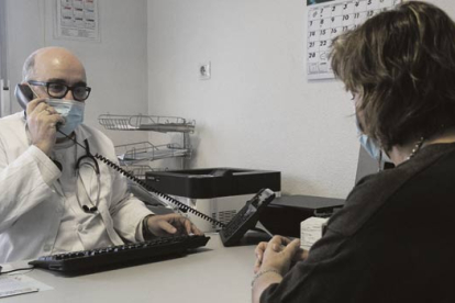 El centro de especialidades de José Aguado atendió a 87.000 pacientes el año pasado, 22.000 más que en 2020. FERNANDO OTERO