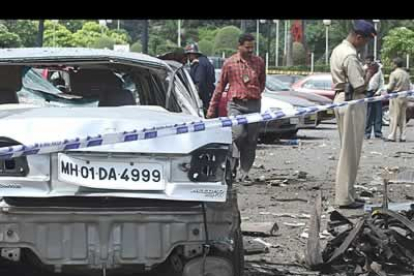 Poco después de las explosiones, el viceprimer ministro indio, Chhagan Bhujbal, convocó una reunión de alto nivel para revisar las medidas de seguridad.