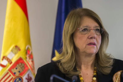 La secretaria sectorial del PP, Elvira Rodríguez, en un comunicado oficial. EMILIO NARNAJO