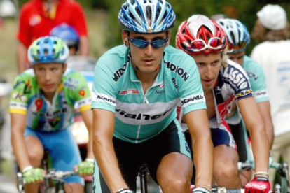 El ganador de la ronda española de 2001 será una de las bazas de Bianchi, al haber renunciado Ullrich a la Vuelta. En el Tour quedó en un discreto 57 puesto.