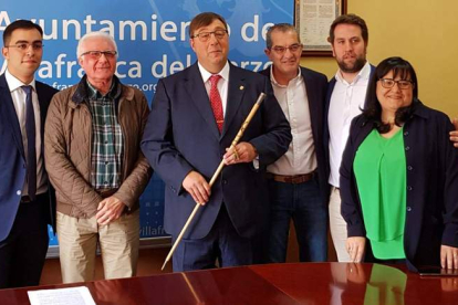 José Manuel Pereira, ayer, tras ser elegido otra alcalde de Villafranca del Bierzo. DL