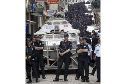 Cientos de policías vigilan a los manifestantes anti Bush