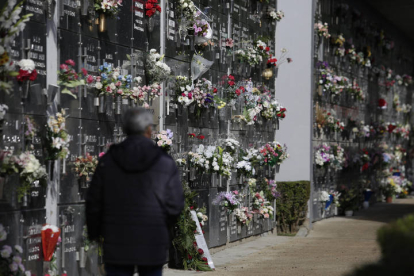 Día de Todos los Santos en el cementerio de Puente Castro. F. OTERO PERANDONES