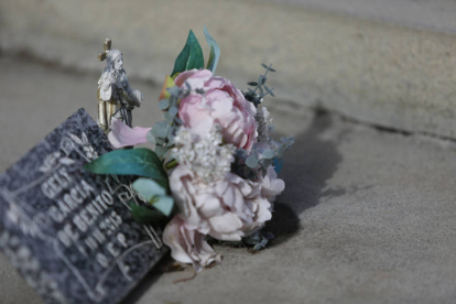 Día de Todos los Santos en el cementerio de Puente Castro. F. OTERO PERANDONES