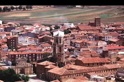 En la vista de Sahagún sobresale la Iglesia de San Tirso, uno de los monumentos mudéjares más importante de la comunidad.