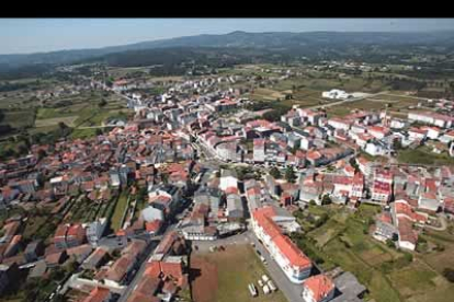 Hacia el interior de Galicia, los caminantes pueden hacer escala en <b>Melide</b>, donde existe gran cantidad de alojamientos rurales.
