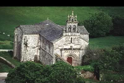 La Iglesia de Vilar de Donas, en Palas de Rei (Lugo), ha ganado fama mundial debido a las pinturas murales de su interior.