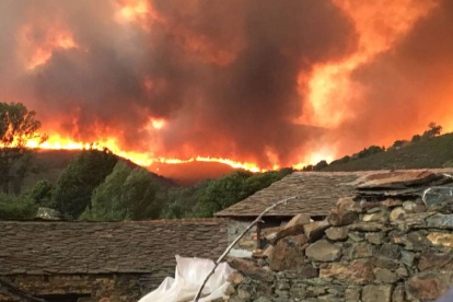 Imagen del incendio que asoló La Cabrera. RAMIRO