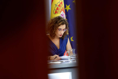 La ministra de Hacienda y portavoz del  Gobierno, María Jesús Montero, en una rueda de prensa. ZIPI