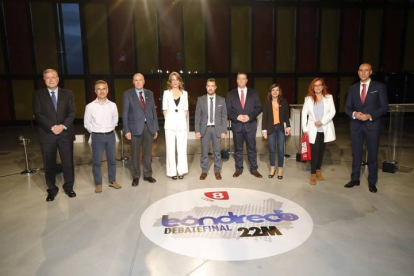 Los integrantes del debate municipal organiado por La 8 Televisión.