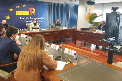Reunión de la delegada del Gobierno y los responsables en Castilla y León de la Policía Nacional y de la Guardia Civil con sectores afectados por las acciones violentas de un grupo de transportistas. DL