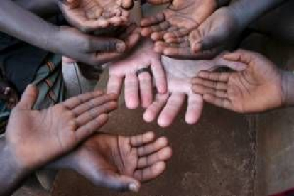 La actividad de los cooperantes y voluntarios sirve para tender manos entre los pueblos