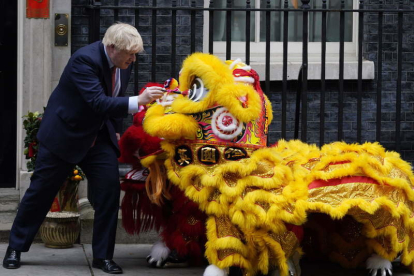 Boris Johnson celebra en el 10 de Downing Street la llegada del nuevo año chino.