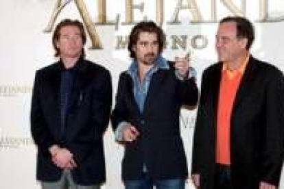 Val Kilmer, Collin Farrell y Oliver Stone en la presentación de la película