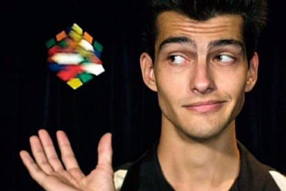 Raymon, el mago del cubo Rubik. DL