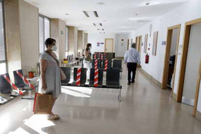 Un centro médico de León, pasando consulta. MARCIANO PÉREZ