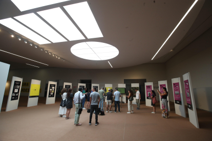 La exposición está ubicada en la zona dedicada a la transición justa en La Térmica Cultural. ANA F. BARREDO