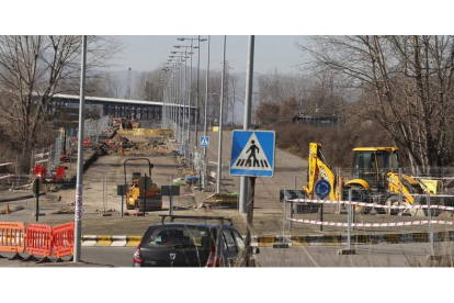 Entrada y salida de Ponferrada por el oeste, ayer. L. DE LA MATA