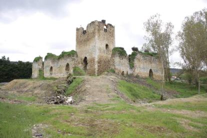 Castillo de Villapadierna del siglo XV en el que se pretenden acometer mejoras. CAMPOS