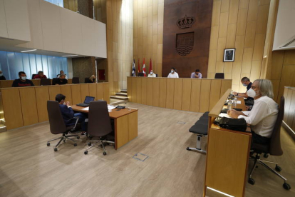 Pleno de presupuestos en el Ayuntamiento de Villaquilambre. RAMIRO