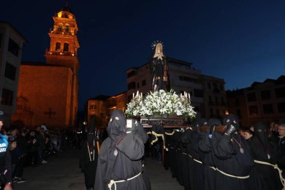 La procesión de La Dolorosa abrió los actos de la Semana Santa en Ponferrada.