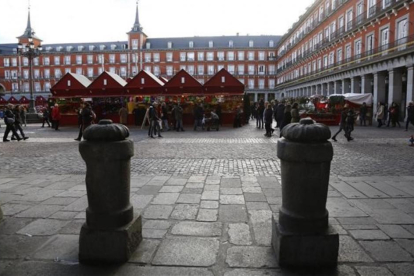 Bolardos de protección en la plaza Mayor de Madrid