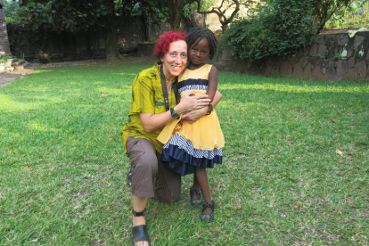 Inmaculada González-Carbajal con Raisha en uno de sus viajes al Congo. DL