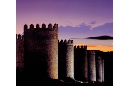 La Muralla de Avila, el monumento más emblemático de la capital abulense. JOSÉ RAMÓN SAN SEBASTIÁN