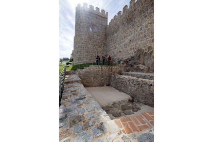 Vista general del conocido como Pozo de la Nieve, un antiguo depósito fechado en torno al siglo XVI, junto al lienzo norte de la muralla de Ávila. EFE/RAÚL SANCHIDRIÁN