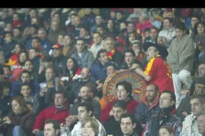 En pocas ocasiones se ha visto el estadio Antonio Amilivia tan animado como en la noche del España-Armenia.
