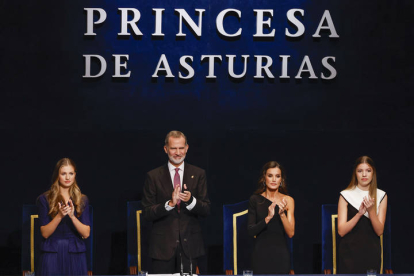 El Rey Felipe VI  preside junto a la reina Letizia, la Princesa Leonor y la infanta Sofía la 43º edición de los Premios Princesa de Asturias. CHEMA MOYA