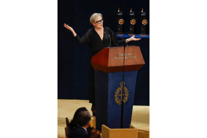 La actriz estadounidense Meryl Streep, Premio Princesa de Asturias de las Artes interviene durante la gala. BALLESTEROS