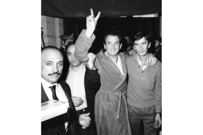 Morano, jaleado tras la huelga de hambre del 86.