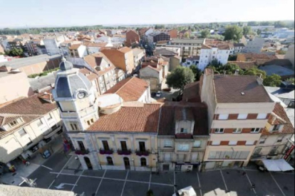 Vista aérea del Ayuntamiento de La Bañeza. ramiro