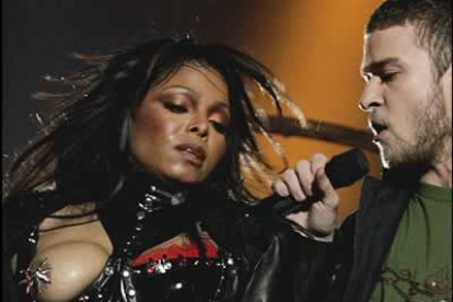 Una de las grandes polémicas del año en EE. UU. fue la actuación de Janet Jackson en la Superbowl de fútbol americano. Enseñó un pecho y comenzó el follón.