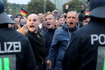 Manifestantes del partido de extrema derecha Alternativa para Alemania (AfD) en Chemnitz.