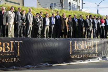 Foto de familia con el reparto del filme 'Wl Hobbit'. Foto: REUTERS / MARK COOTE