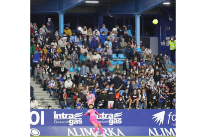 La Deportiva Ponferradina superaba en las últimas horas los 6.000 abonados. L. DE LA MATA