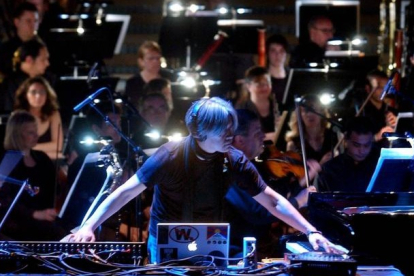 El compositor japonés Ryuichi Sakamoto durante un concierto en Barcelona. ALBERTO ESTÉVEZ