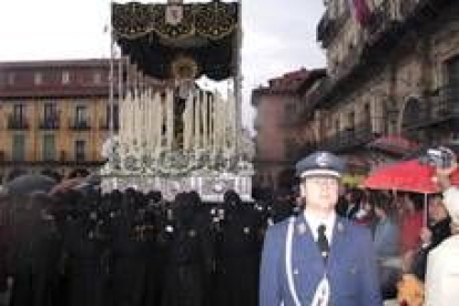 La Virgen de las Angustias, a su paso por la plaza Mayor de la capital