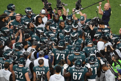 Los jugadores de Filadelfia Eagles celebran la conquista de la Super Bowl.