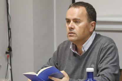 Miguel Paz Cabanas presenta nuevo libro en el ILC. DL